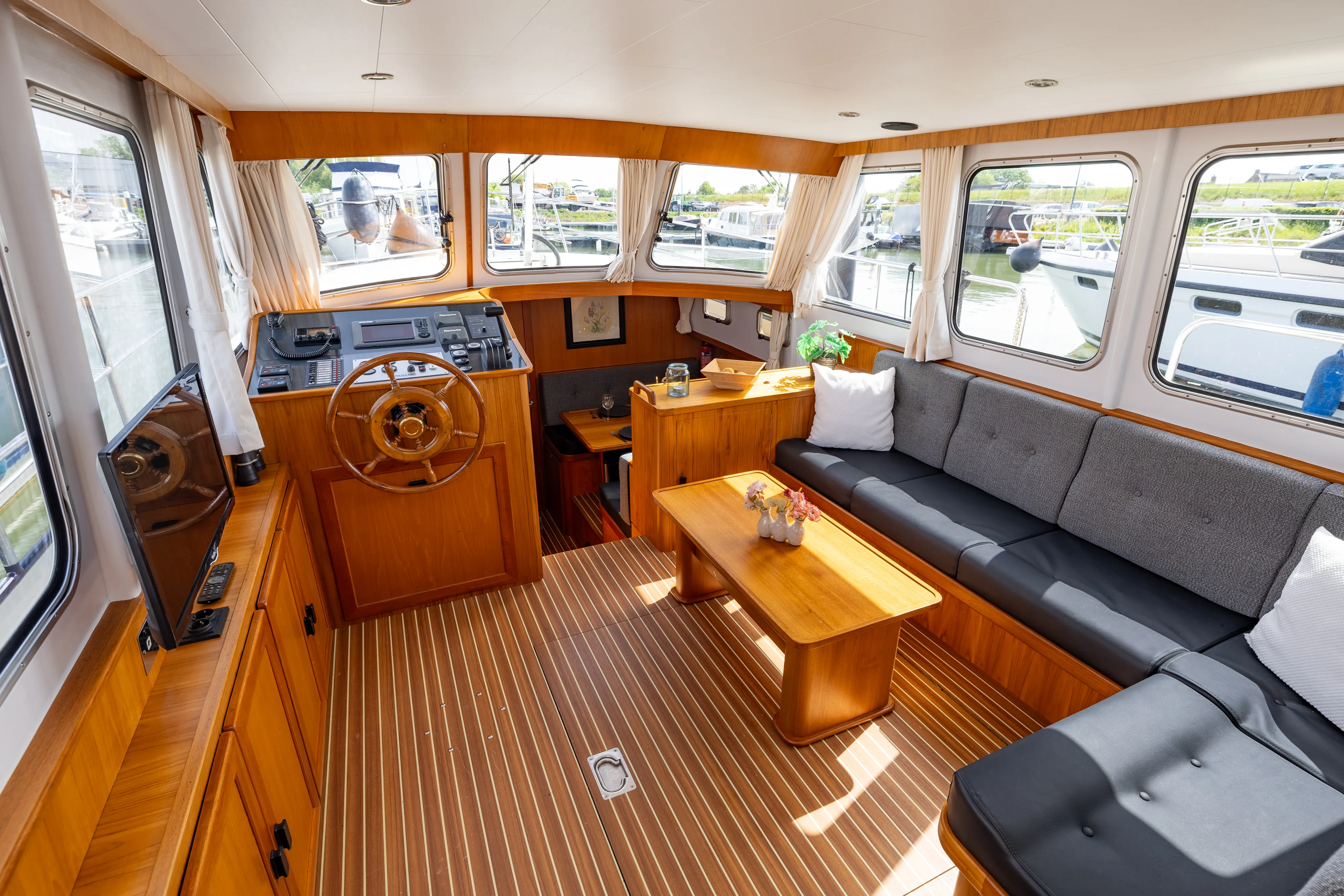 14 R6 29143 HDR